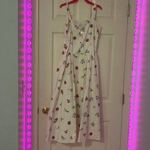 White dress with flowers and decorative buttons 🌼